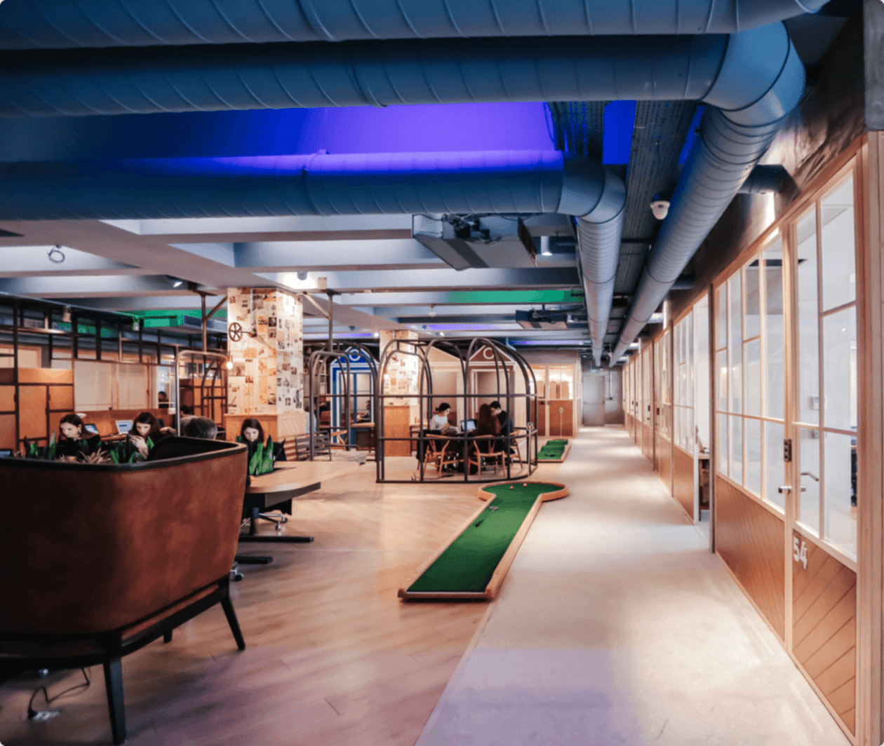 Ofis ve toplantı odalarından kütüphane ve meditasyon odalarına kadar her türlü ihtiyaca hizmet eden bir Kolektif.