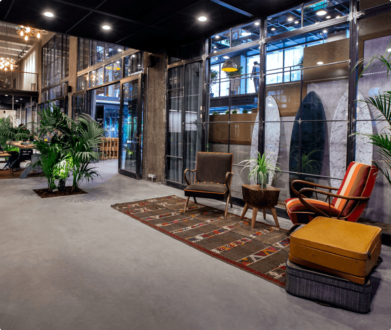 Ofis ve toplantı odalarından kütüphane ve meditasyon odalarına kadar her türlü ihtiyaca hizmet eden bir Kolektif.