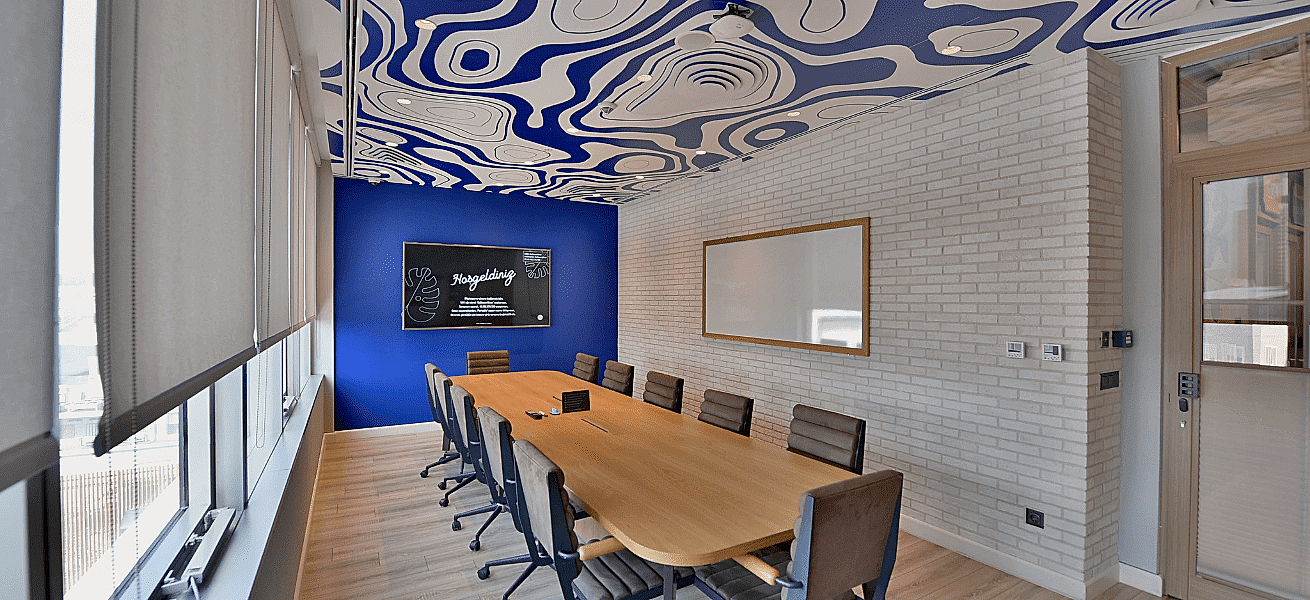 Kolektif House toplantı çözümleri sunan modern toplantı odası